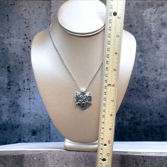 Unisex l Heart-in-Chains l Silver Necklace l New - Picture 2 of 7